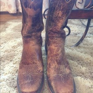 Like new Justin boots